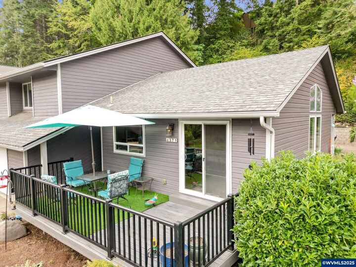 Property Photo: 371 McNary Heights Dr N OR 97303