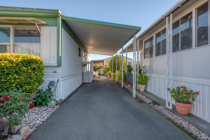 Property Photo: 307 Stacey Way CA 94558