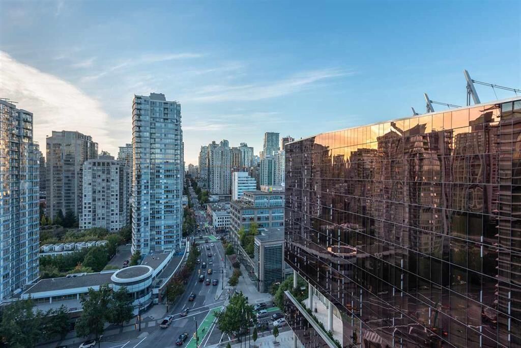 Property Photo:  68 Smithe Street Ph2015  BC V6B 0P4 