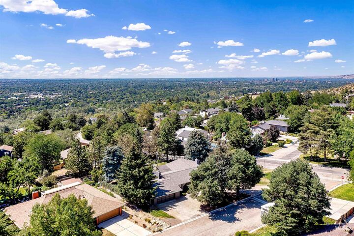 Property Photo:  2209 S Ridgeview Way  ID 83712 