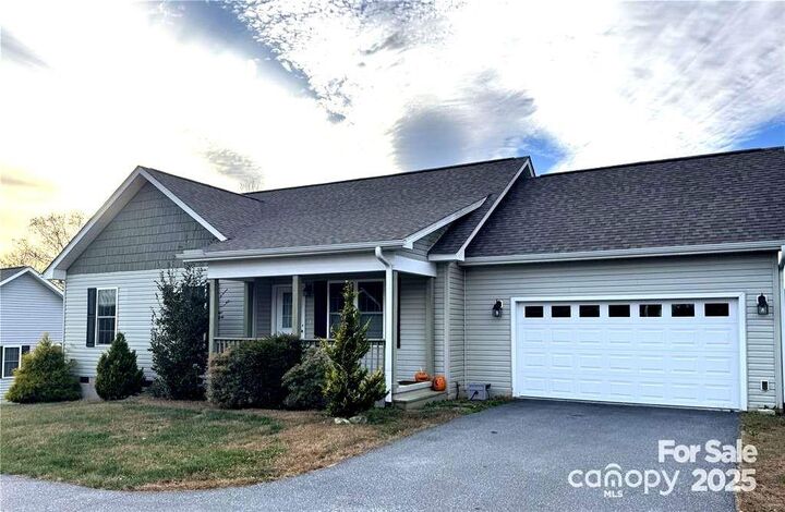 Property Photo: 18 Trillium Meadows Lane NC 28792