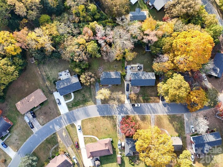 Property Photo:  2333 Birchcrest Drive  NC 28205 