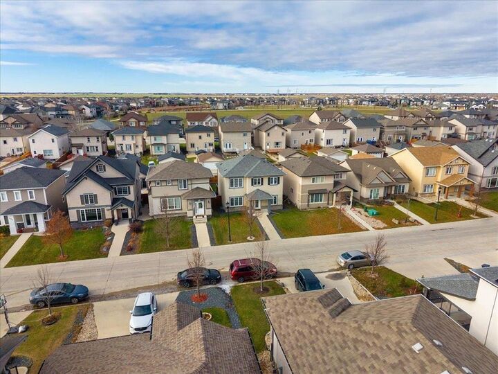 Property Photo: 139 Bellflower Road MB R3Y 1G5