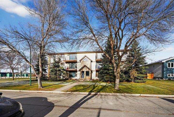 Property Photo:  55 Bayridge Avenue  MB R3T 5B4 