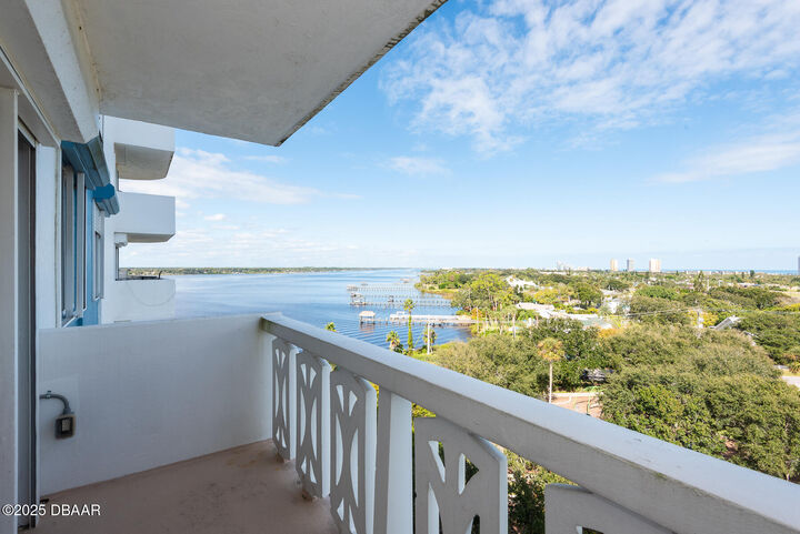 Property Photo: 935 N Halifax Avenue 802 FL 32118