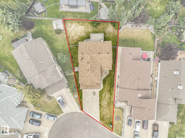 Property Photo:  9 Deerfield Court  AB T7X 4B1 