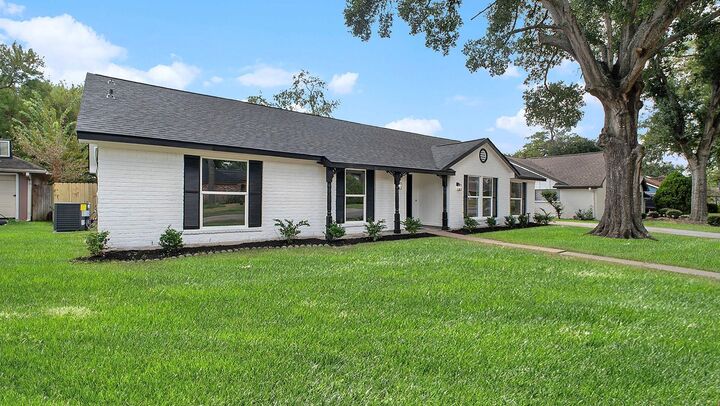 Property Photo: 12915 Bexhill Drive TX 77065