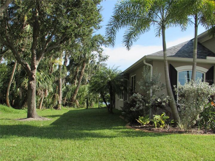 Property Photo:  5030 58th Terrace E  FL 34203 