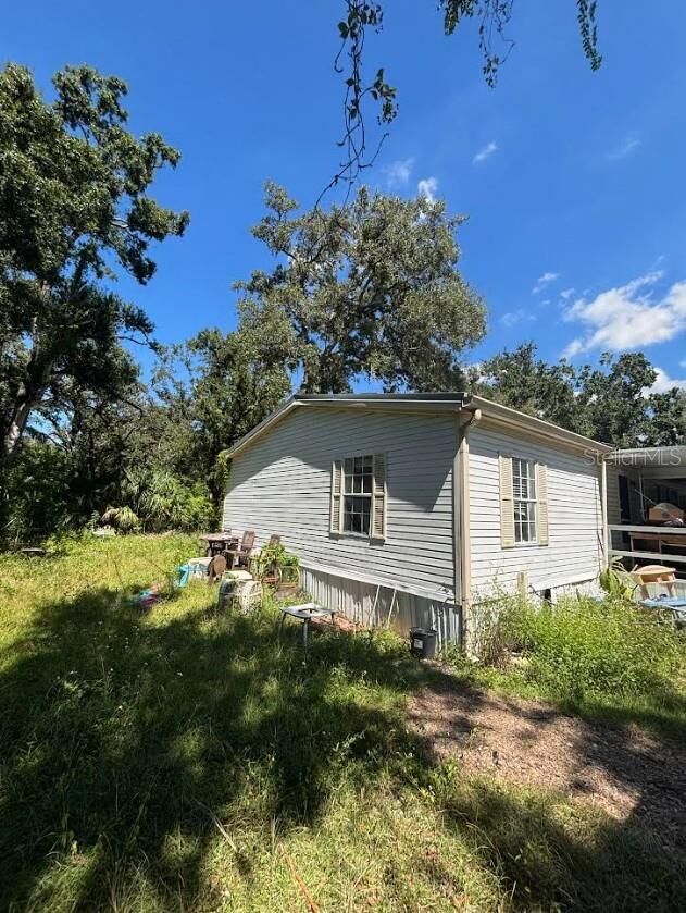 Property Photo:  601 8th Court SE  FL 33570 