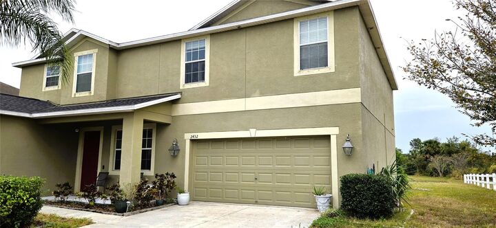 Property Photo: 2432 Cumberland Cliff Drive FL 33570