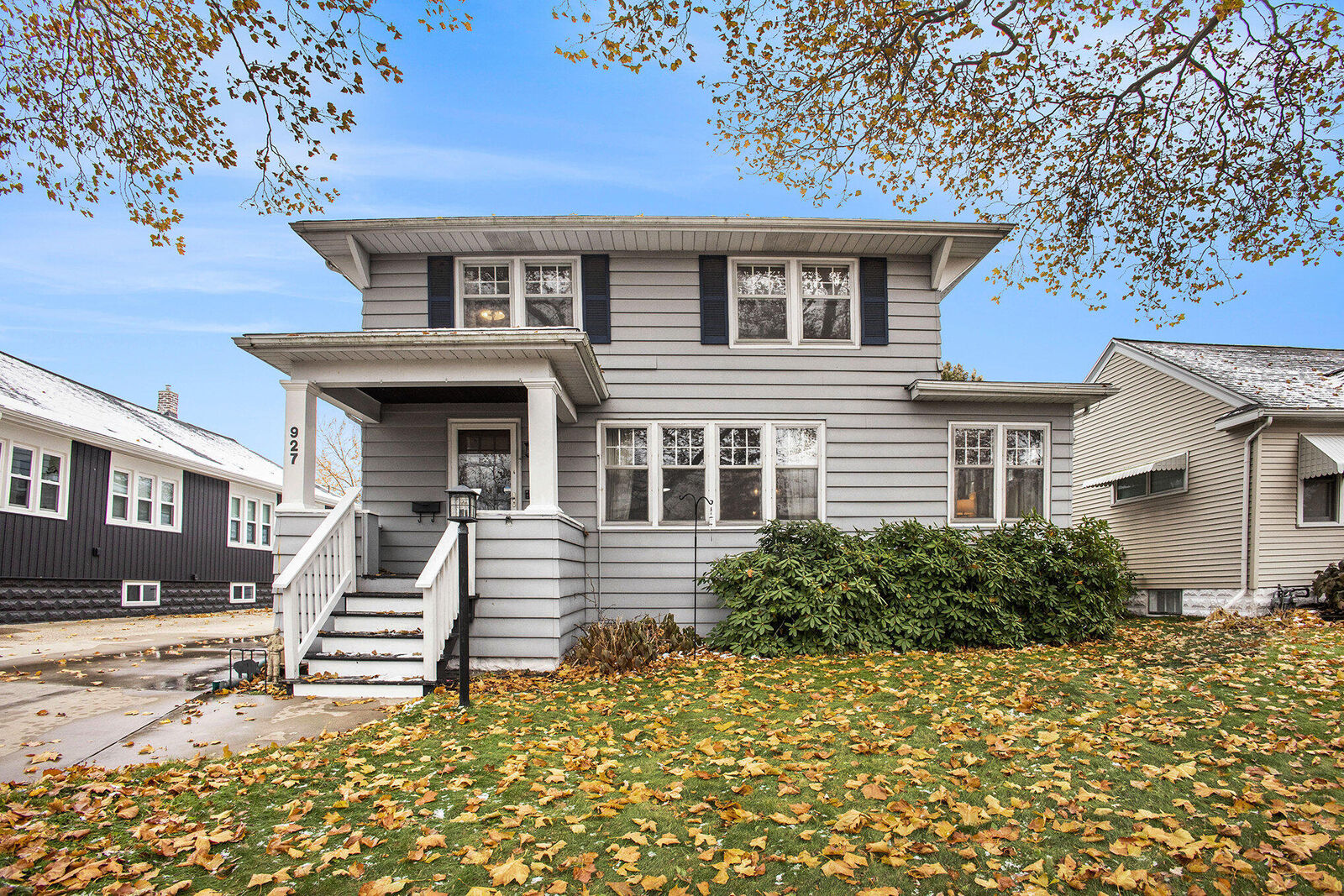 Property Photo: 927 Franklin Avenue MI 49417