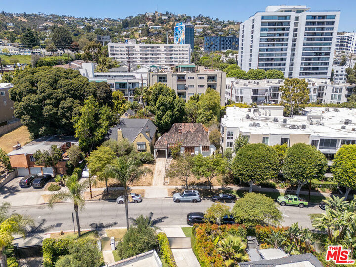 Property Photo:  8553 W West Knoll Drive  CA 90069 