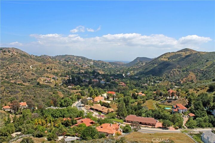 Property Photo: 160 Stagecoach CA 91307