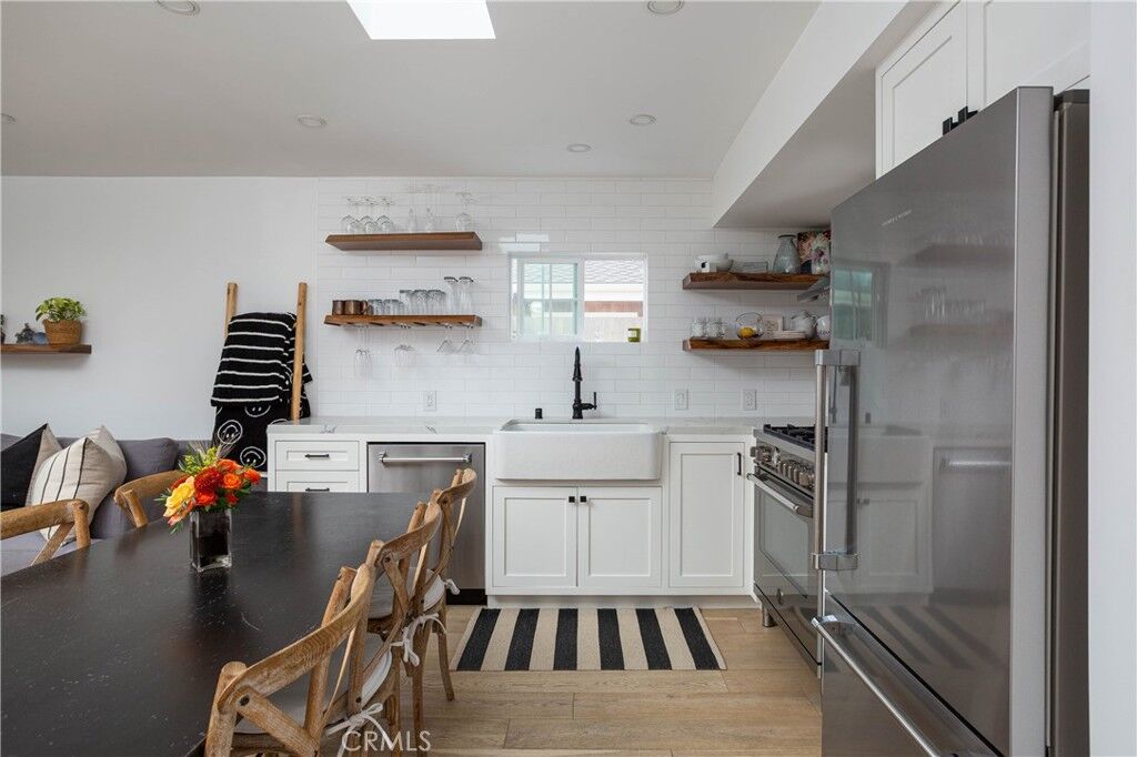 Property Photo:  394 E 20th  CA 92627 