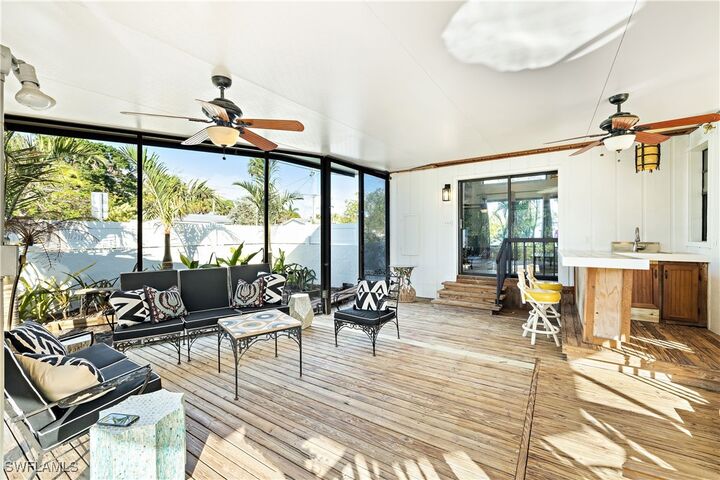 Property Photo:  2918 Poplar Street  FL 34112 