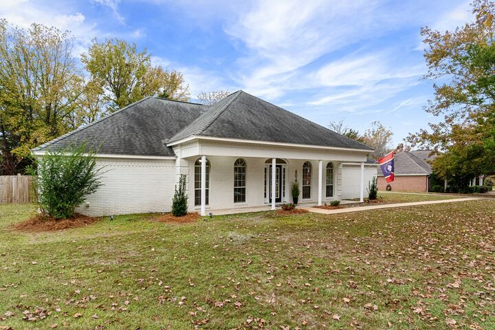 Property Photo:  606 Austin Cove  MS 38655 