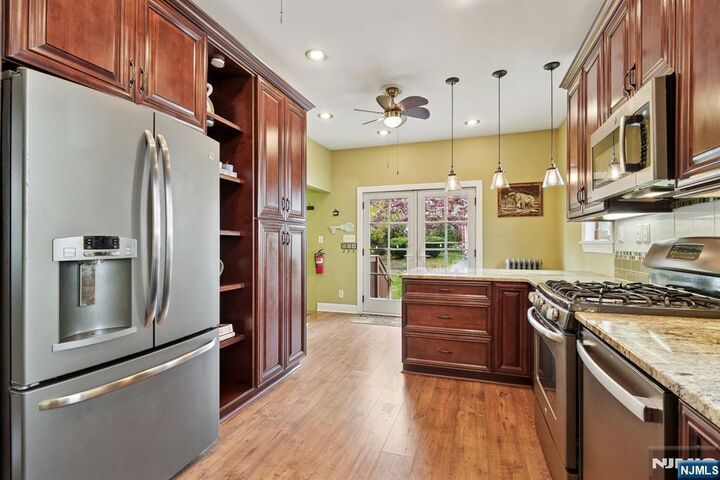 Property Photo:  245 Cliff Street  NJ 07075 