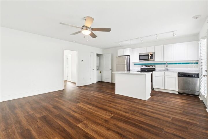 Property Photo:  2833 St Charles Avenue 19  LA 70115 