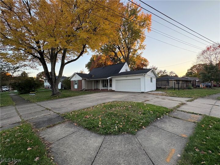 Property Photo: 522 Eric Drive OH 44278