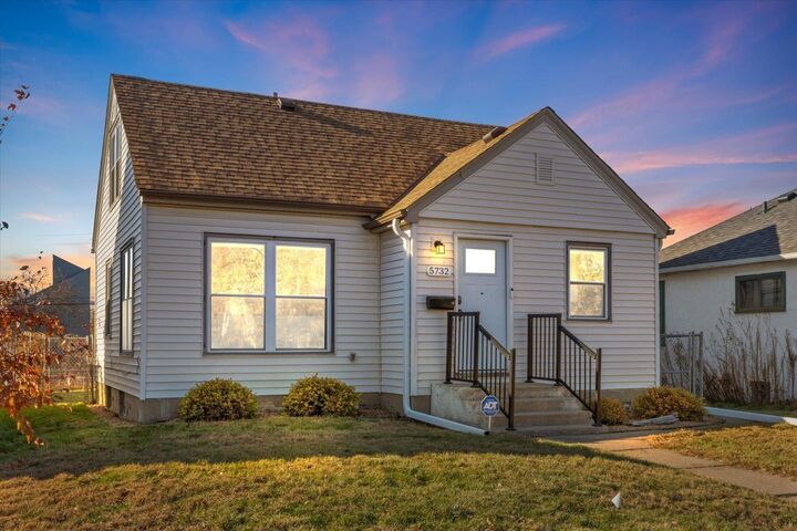 Property Photo: 5732 Longfellow Avenue MN 55417