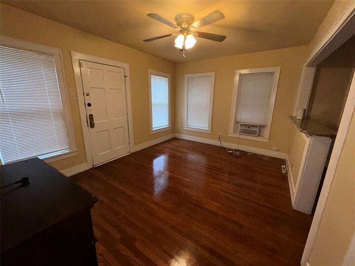 Property Photo: 3830 W 6th Street 1 TX 76107