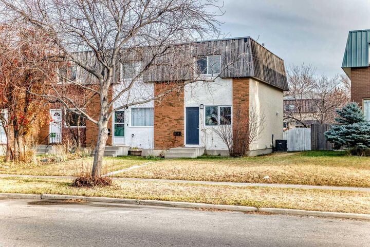 Photo de la propriété: 1419 Lakemount Boulevard S AB T1K 3K3