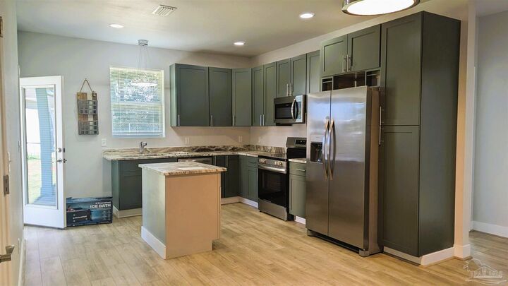 Property Photo:  2720 Jewell Rd  FL 32566 