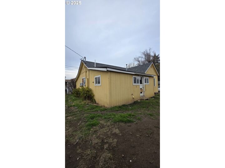 Property Photo:  220 NW 2nd St  WA 98620 