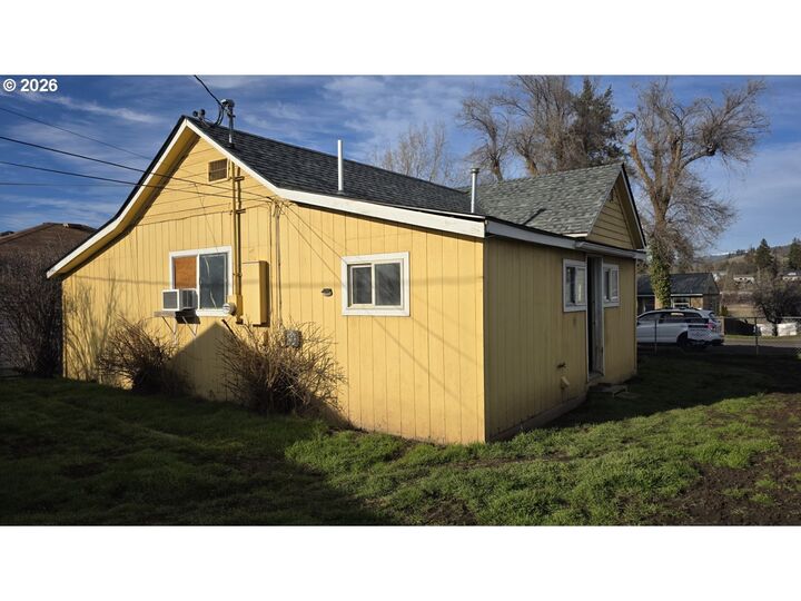 Property Photo: 220 NW 2nd St WA 98620