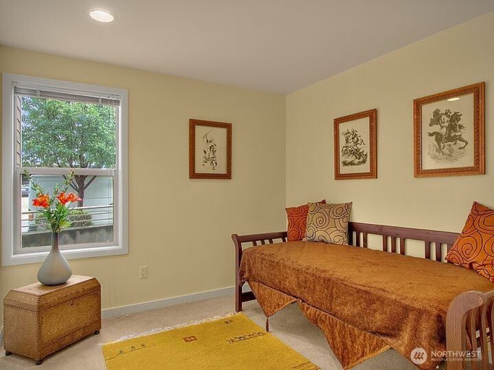 Property Photo: 511 W Mercer Place 303 WA 98119