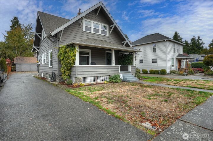Property Photo:  409  5th Avenue NE  WA 98372 