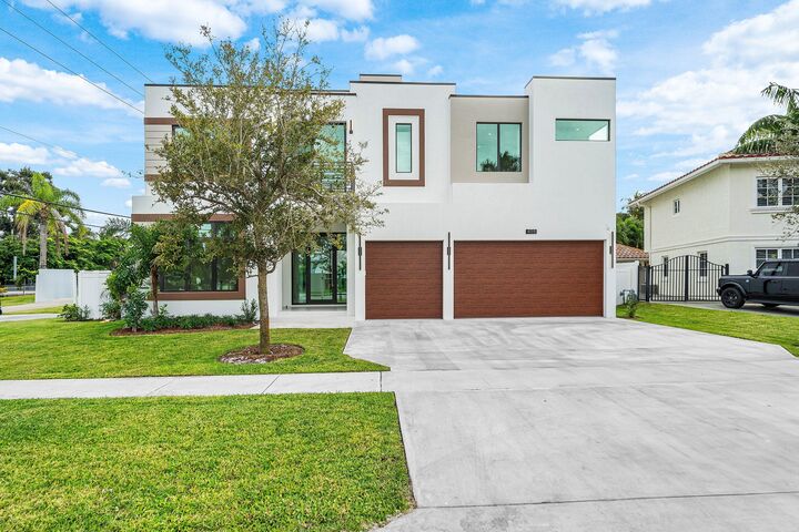 Property Photo:  498 NE 6th Street  FL 33432 