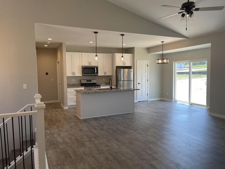 Property Photo:  412 Ridge Court  WI 53576 