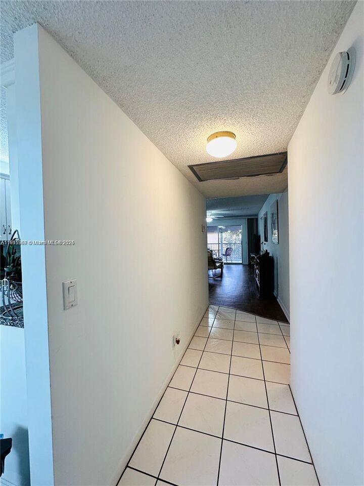 Property Photo:  1400 SW 124th Ter 402Q  FL 33027 
