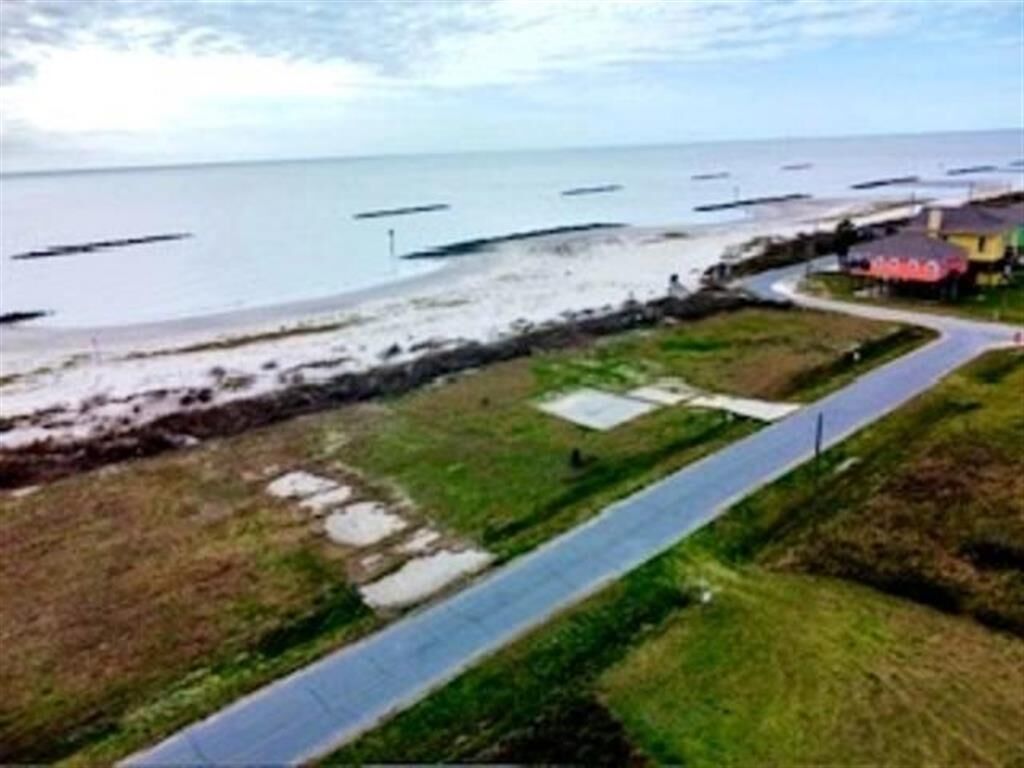 Property Photo: 117 Sarasota Avenue LA 70631