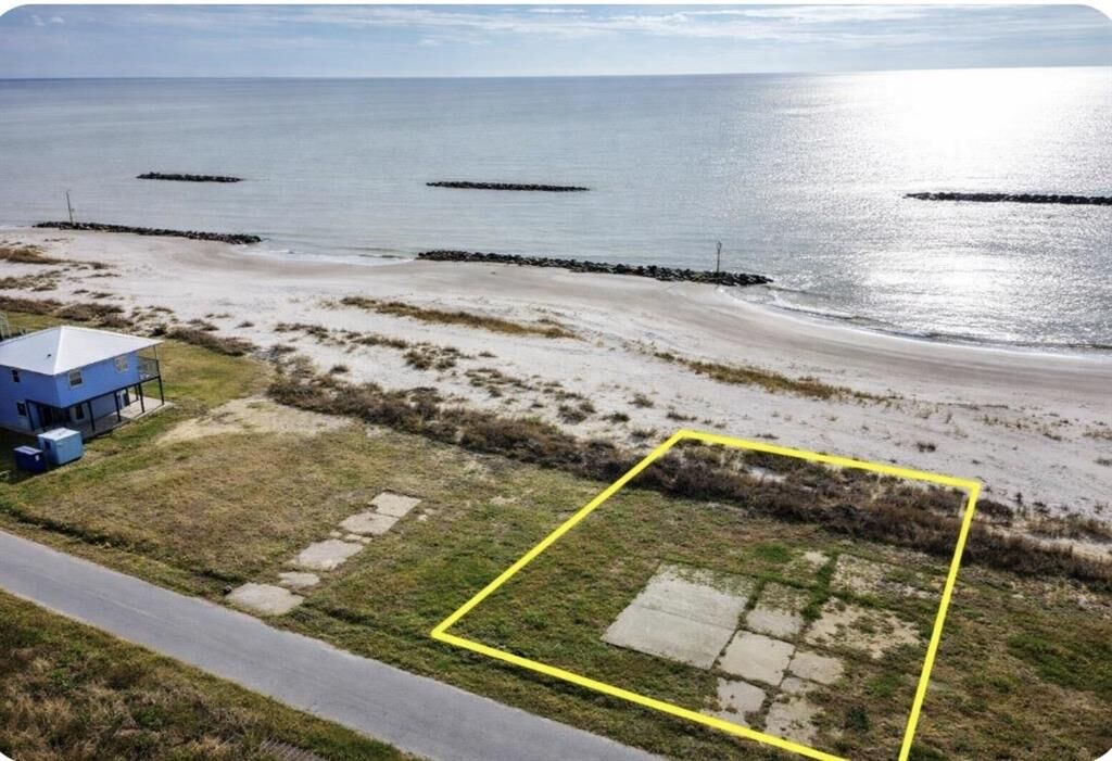 Property Photo:  117 Sarasota Avenue  LA 70631 