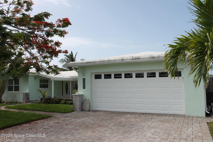 Property Photo:  418 Sandpiper Drive  FL 32937 
