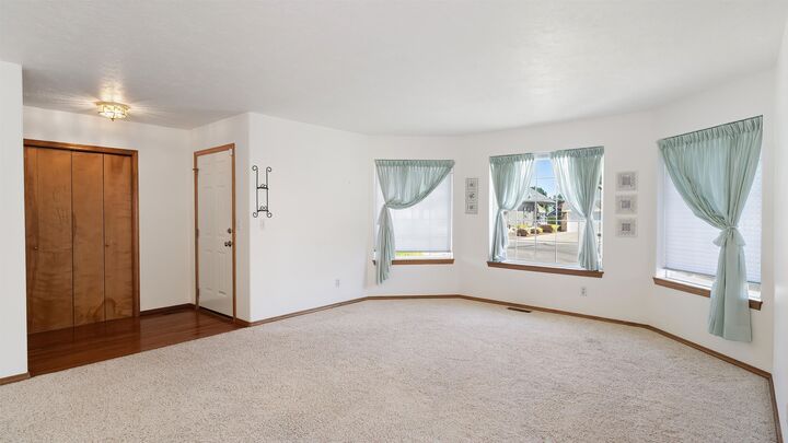 Property Photo: 2418 S Early Dawn Ln WA 99037