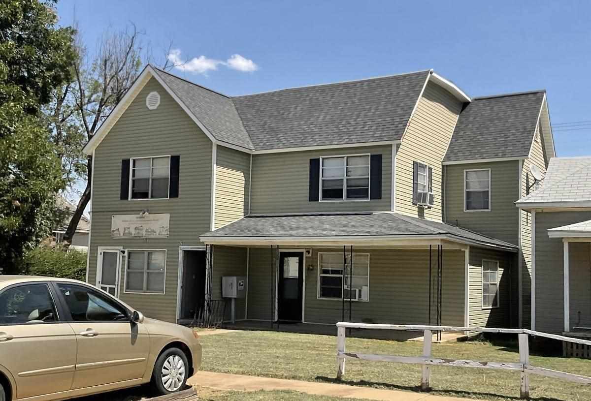 Property Photo: 211 S Husband Street Units 1-8 OK 74074