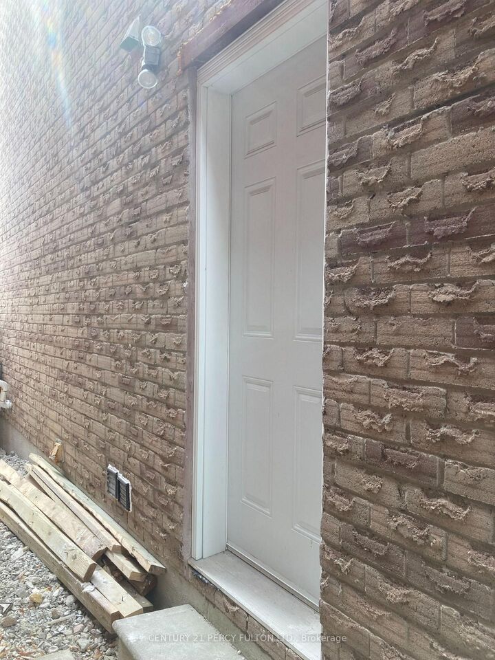 Photo de la propriété:  41 Rosseter Road Bsmt  ON L3S 2N1 