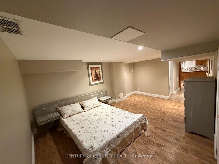 Photo de la propriété:  245 Nairn Avenue  ON M6E 4H5 