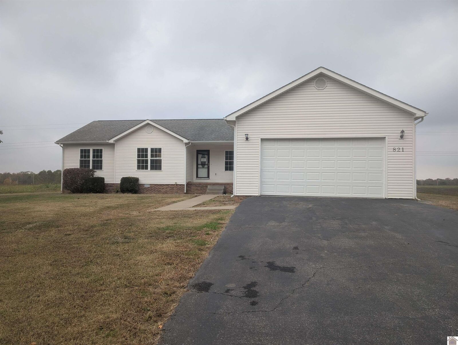 Property Photo: 821 Ferren Rd KY 42058