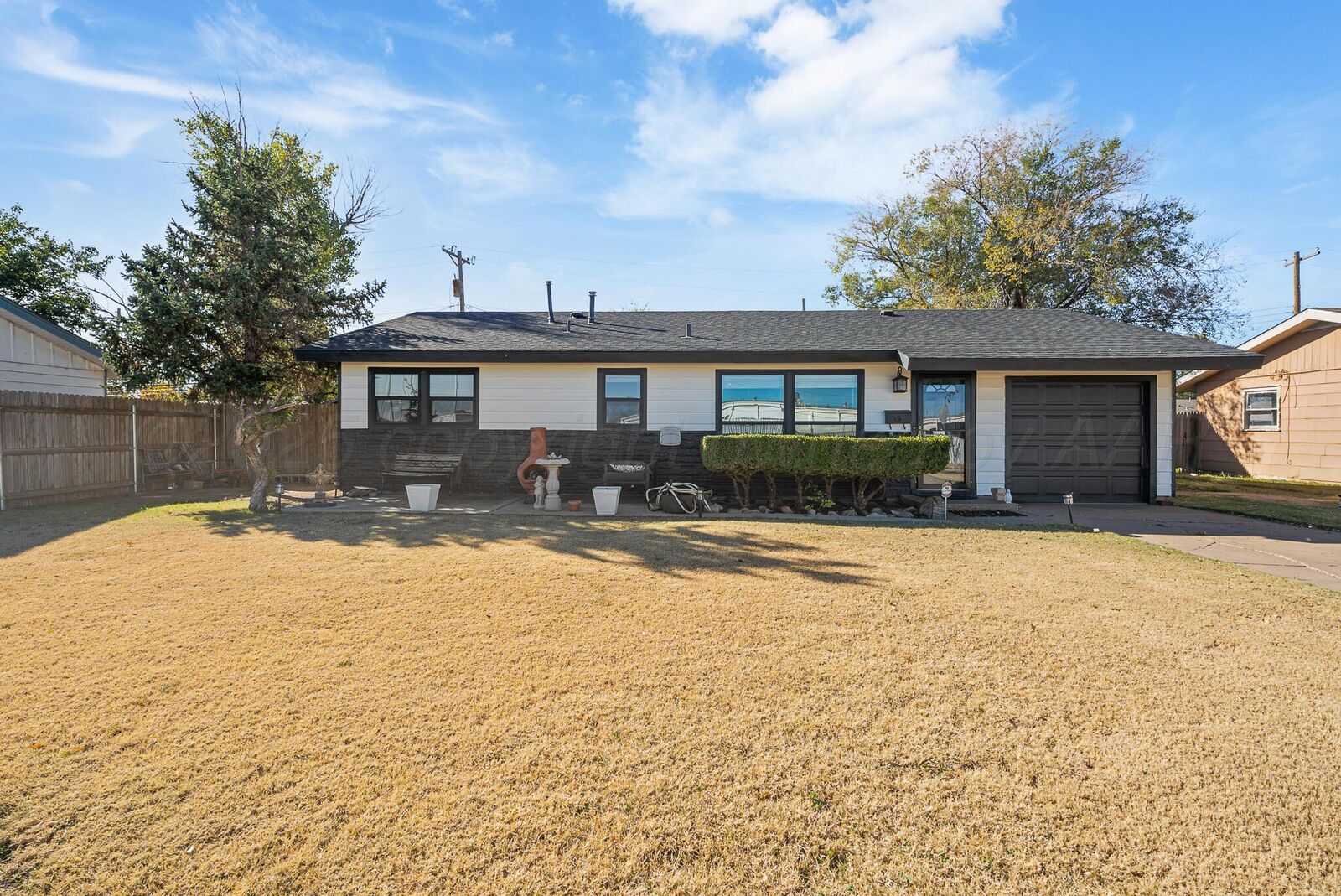 Property Photo: 2220 SE 19th Avenue TX 79103-4102