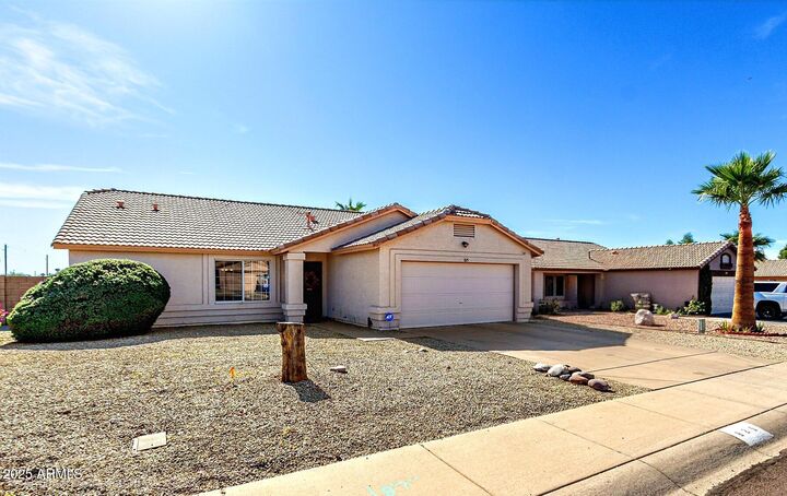 Property Photo: 825 W 15th Lane AZ 85120