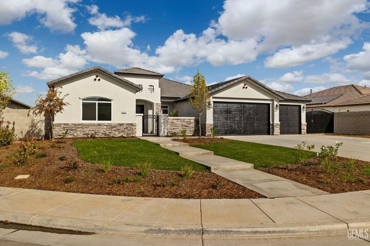 Property Photo: 8806 Roverton Court CA 93314