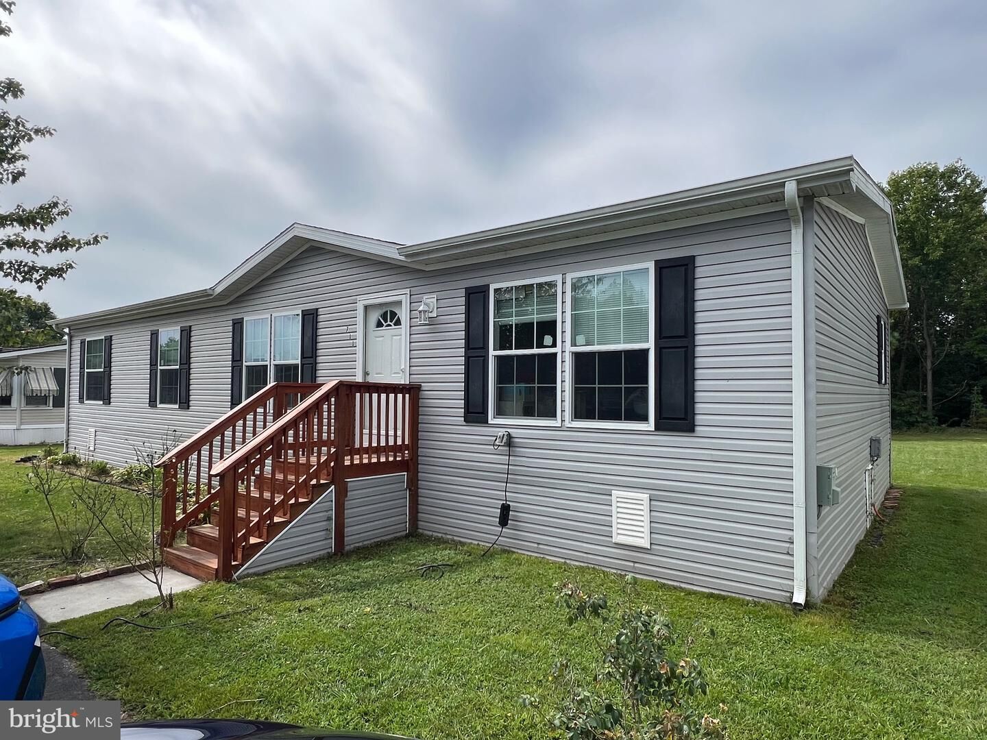 Property Photo:  711 N Huckleberry Avenue  DE 19701 