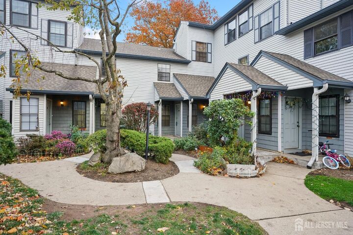 809 Woodbridge Commons Way  Iselin NJ 08830 photo