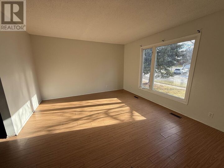 Property Photo: 55 Ingall Dr ON P8N 3B9