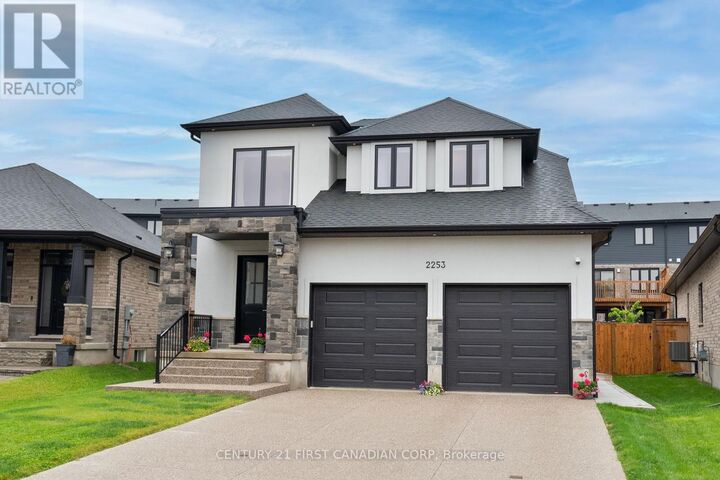 Property Photo: 2253 Linkway Boulevard ON N6K 0K9