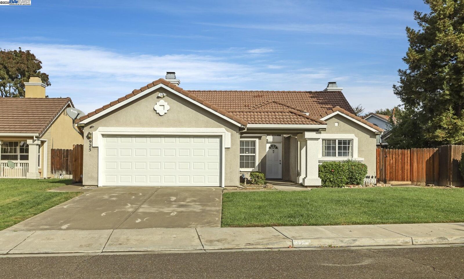 Property Photo:  925 Gotland Ct  CA 95376 